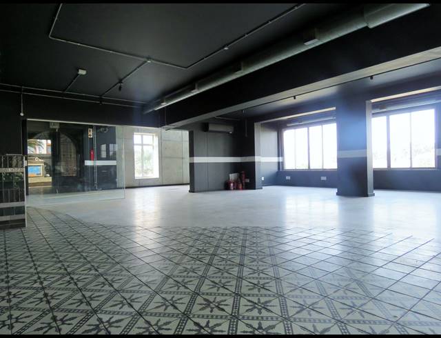 510M² BUSINESS TO LET IN SOMERSET WEST CENTRAL